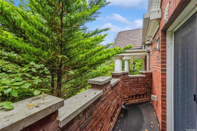 106 Willow Rd, Woodsburgh, NY 11598 - photo 29