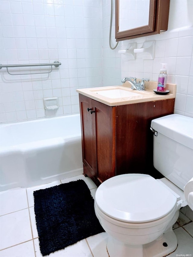 full bathroom featuring toilet, decorative backsplash, tile patterned floors, and tile walls