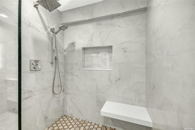 bathroom featuring tiled shower