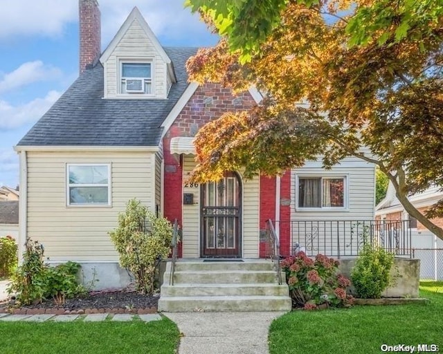 view of front of home with a front lawn