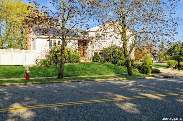 view of front of house with a front lawn