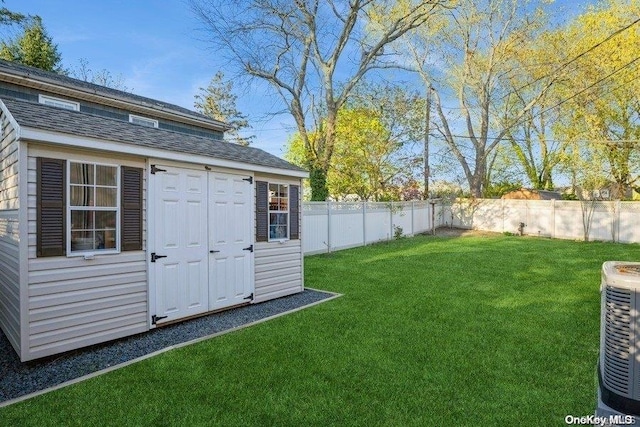 view of yard featuring cooling unit and a shed