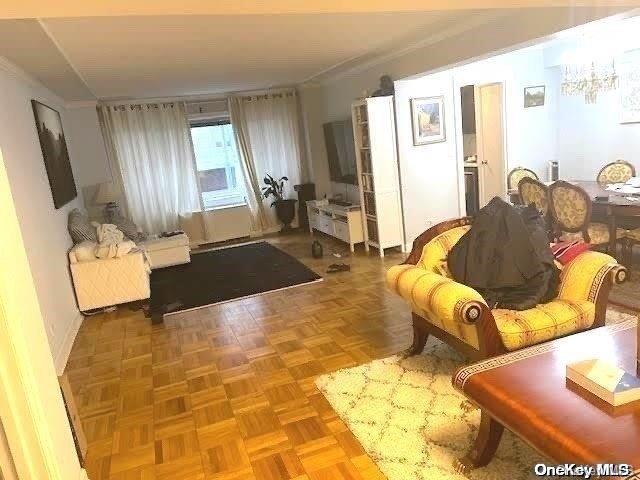 living area with a chandelier and parquet flooring