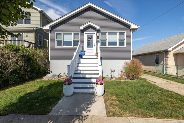 view of front of property featuring a front yard