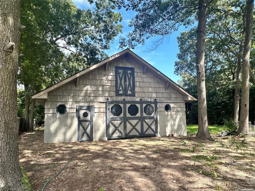 view of outbuilding