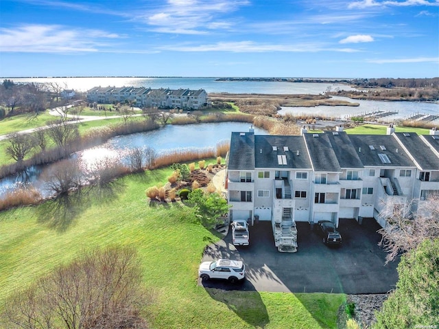 bird's eye view with a water view