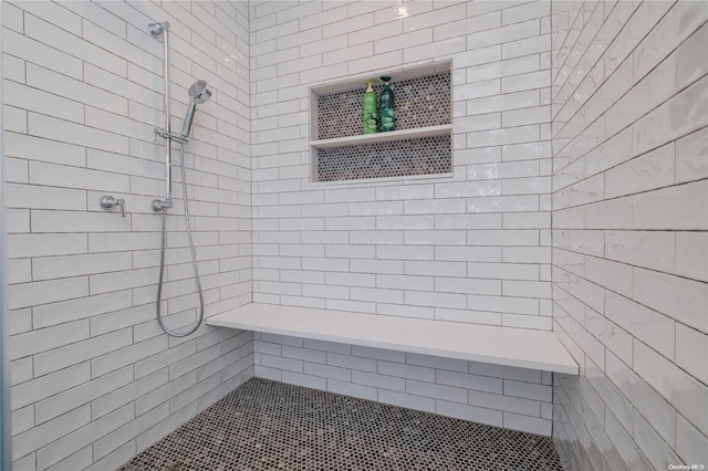 bathroom featuring tiled shower