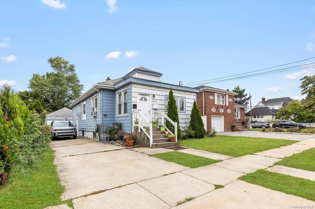 view of front of property featuring a front yard