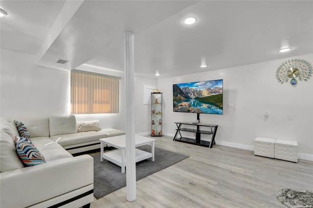 living room with visible vents, recessed lighting, baseboards, and wood finished floors