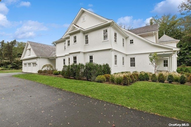 view of front of property with a front yard