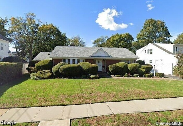 view of front of house featuring a front yard