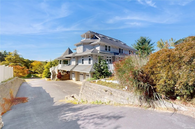 view of front facade featuring a garage