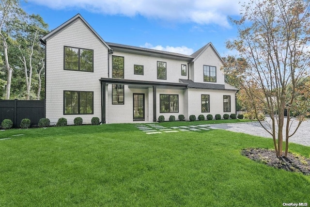 modern farmhouse style home featuring a front lawn