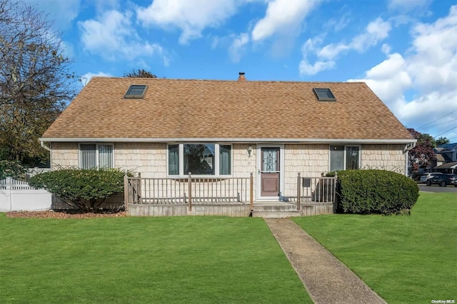 view of front of house with a front lawn