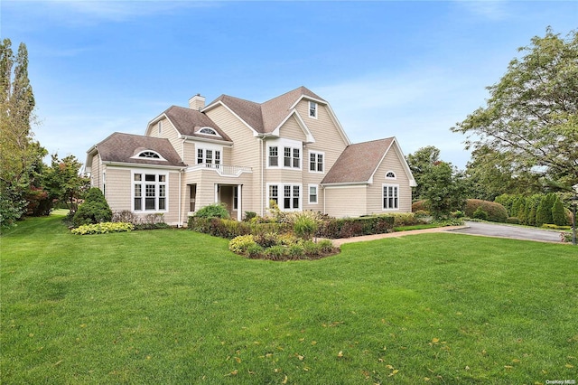 view of front of property with a front lawn