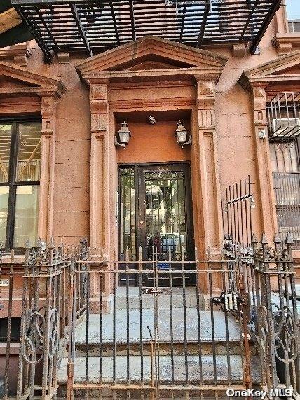 344 W 48 Unit 1Re, New York Manhattan, NY 10036 - view of property entrance
