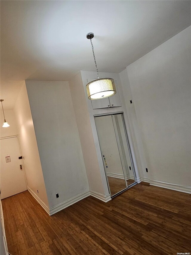 344 W 48 Unit 1Re, New York Manhattan, NY 10036 - entrance foyer with wood finished floors and baseboards
