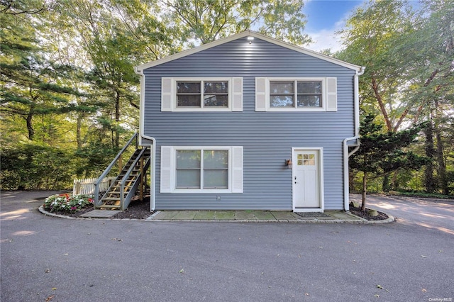 view of front of property