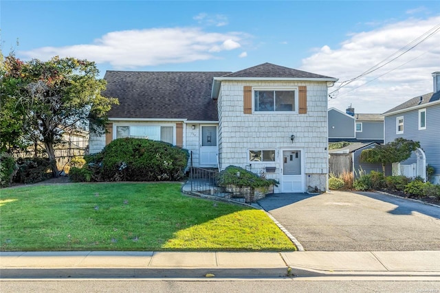 split level home featuring a front yard