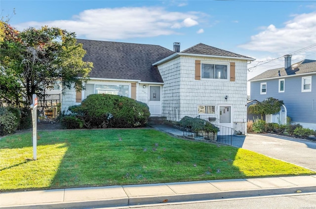 view of front of home with a front lawn