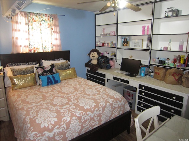 bedroom with a ceiling fan