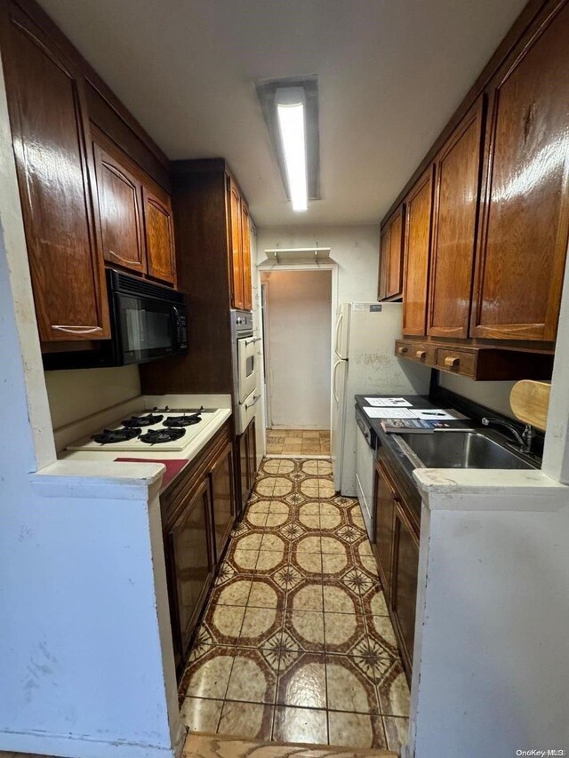 kitchen with white gas cooktop, stainless steel dishwasher, and sink