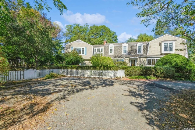 view of front of property