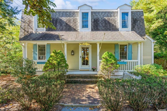 new england style home with covered porch