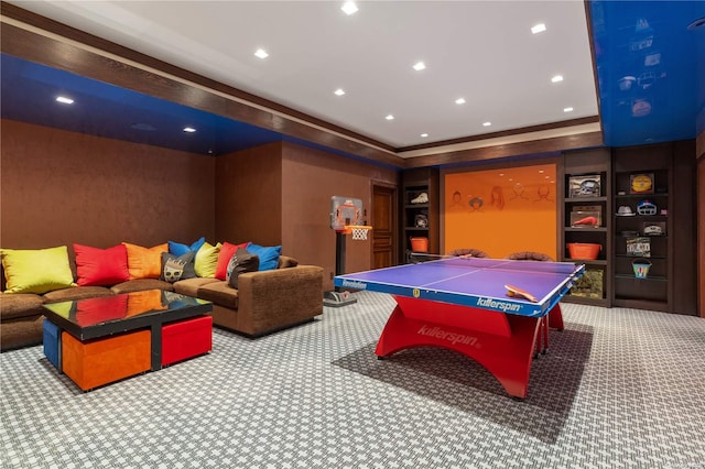 recreation room with carpet