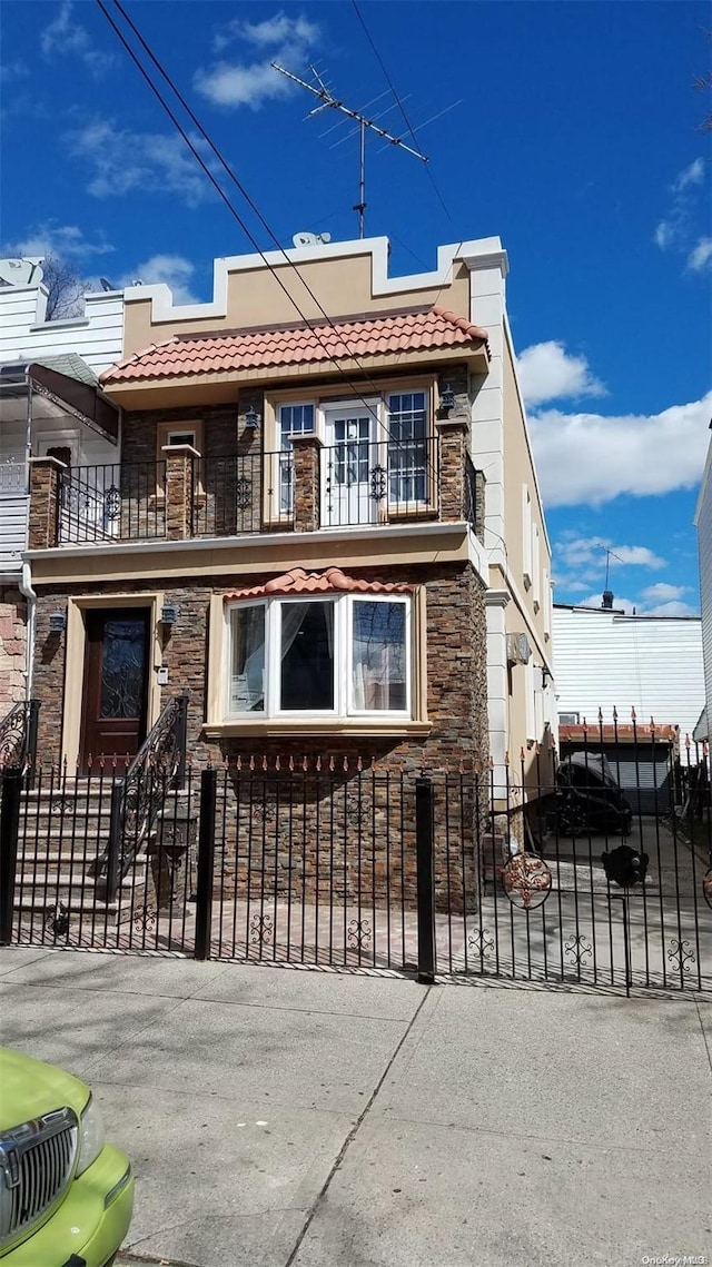 exterior space featuring a balcony