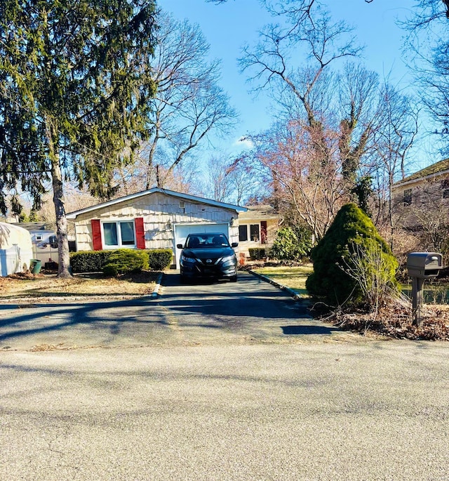 view of front facade featuring a garage