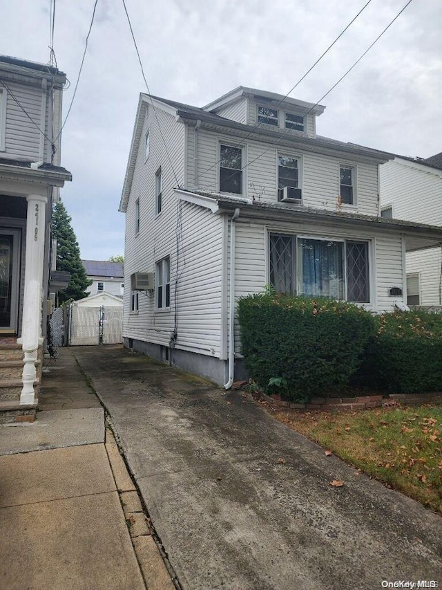 view of front of property