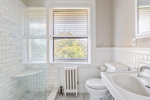 75 Oak Neck Ln, West Islip, NY 11795 - full bath featuring radiator, toilet, wainscoting, and a sink