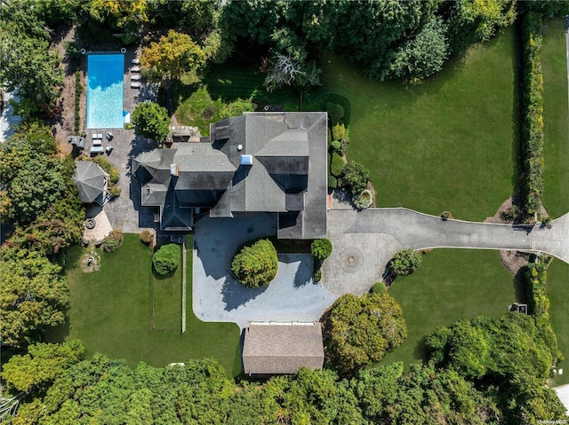 75 Oak Neck Ln, West Islip, NY 11795 - aerial view of property and surrounding area featuring a pool area