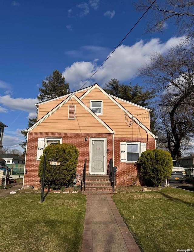 bungalow-style house featuring a front lawn