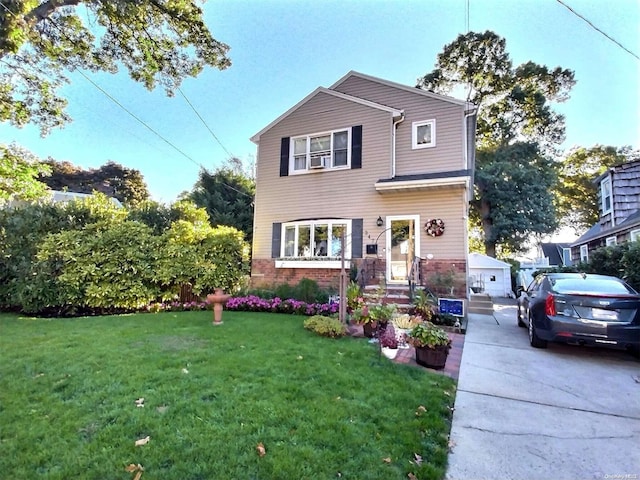 view of front facade with a front lawn