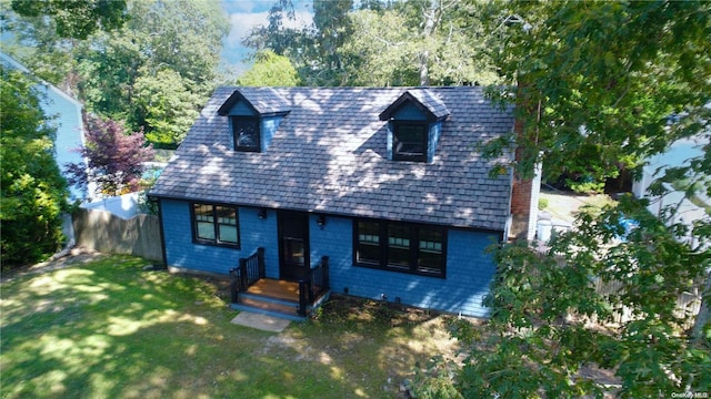 view of front of property with a front yard