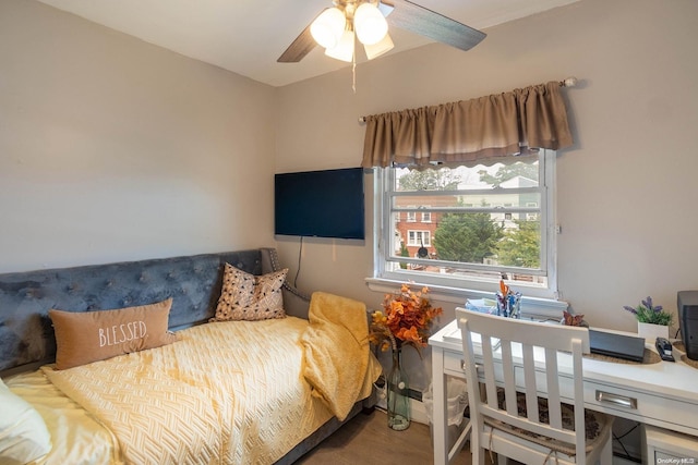 bedroom featuring ceiling fan