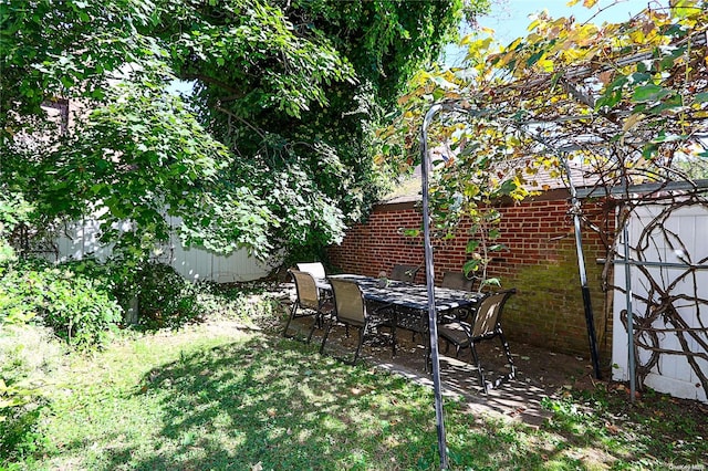 view of yard with a patio area