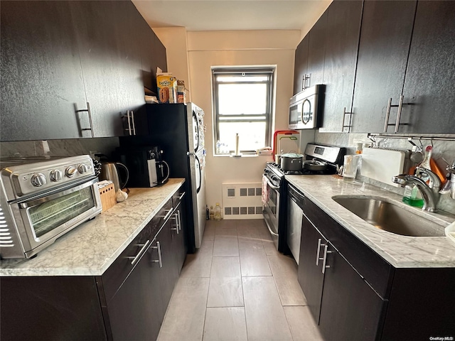 kitchen with backsplash, sink, and stainless steel appliances