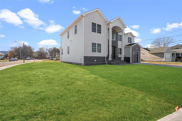 view of front of property with a front yard