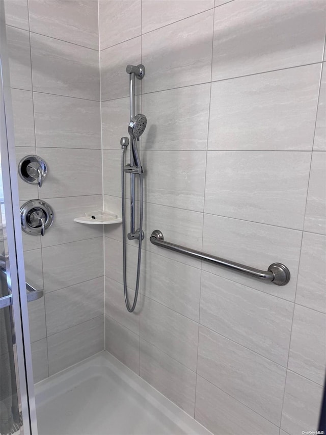 bathroom with tiled shower