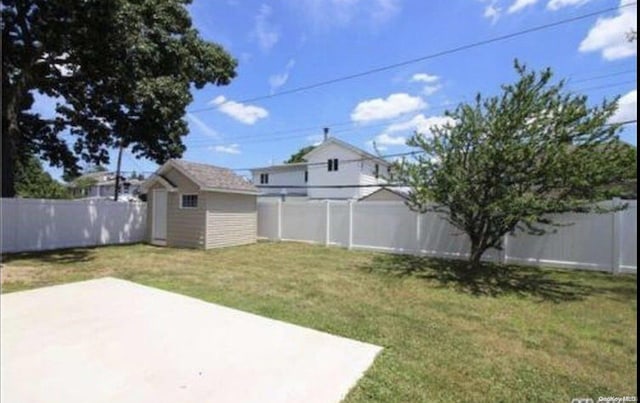 view of yard featuring a shed and a patio