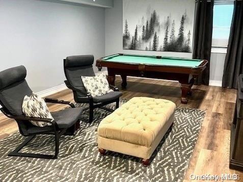 playroom with billiards and hardwood / wood-style flooring