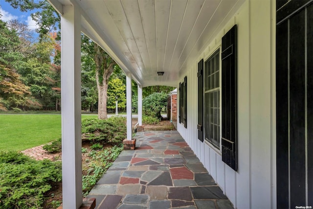 view of patio / terrace with covered porch