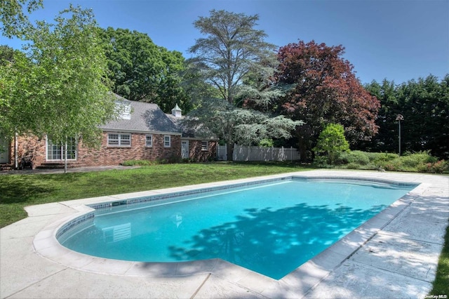 view of pool featuring a lawn