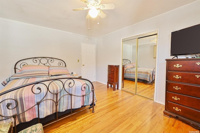 bedroom featuring light hardwood / wood-style floors, a closet, and ceiling fan