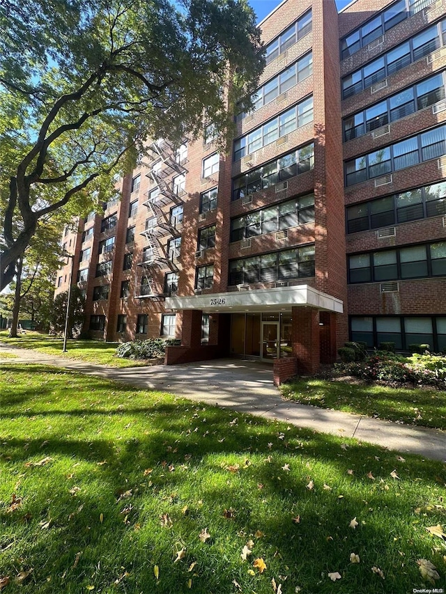 Listing photo 2 for 75-26 Bell Blvd Unit 3, Bayside NY 11364