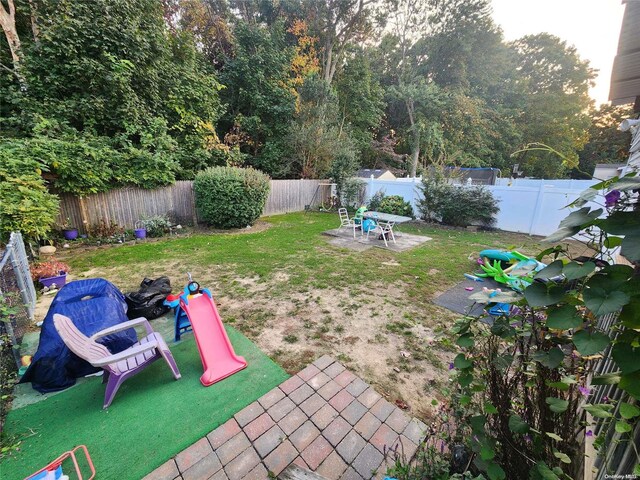 view of yard with a patio area