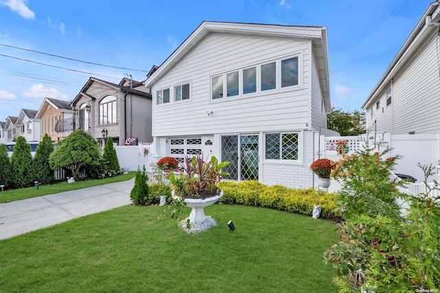 view of front facade with a front yard